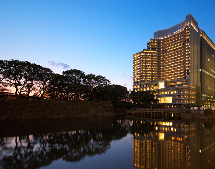 /fileadmin/user_upload/Journeys/Hotels/Palace_Hotel_Tokyo/1_Palace_Hotel_Tokyo_at_Dusk.jpg