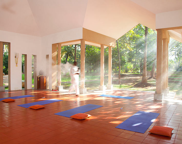 /fileadmin/user_upload/Offers/Packages_im_Shreyas_Retreat/1-shreyas-retreat-yoga-hall-morning.jpg